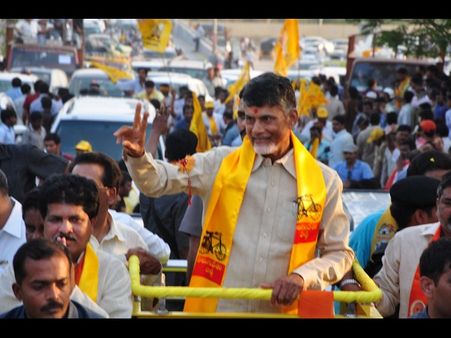 రజనీ రోబో యాక్టివ్ కానీ, మోడీ డైనమిక్ లీడర్: బాబు