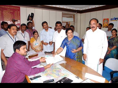 పురంధేశ్వరి ఆస్తులు రూ.3.27 కోట్లు, కోటి అప్పులు