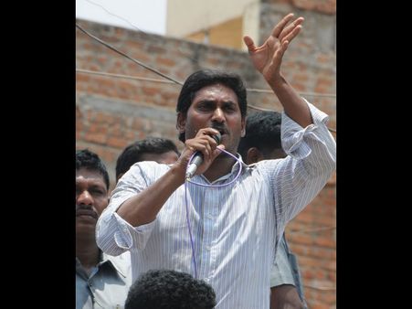 కేంద్రమంత్రిని చేస్తా: జగన్, సిఎంగా ప్రమాణం: మేకపాటి