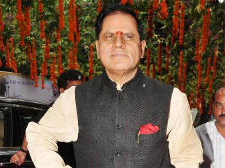 చిరు అంటూనే, ఆయనకే తెలియదు: పవన్‌పై టిఎస్సార్