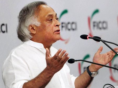 విభజన: ఉద్యోగులపై జైరాం ట్విస్ట్, గుద్దితే: చంద్రబాబు