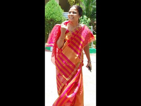 సంతాపం: కన్నీరుమున్నీరైన శోభ ఫ్యామిలీ (పిక్చర్స్)