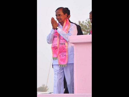  మెదక్: కెసిఆర్ మెజార్టీయే, రెండింట పోటీ ప్రతికూలమా