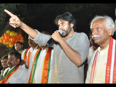 కెసిఆర్‌పై వ్యాఖ్యలు: పవన్ కళ్యాణ్‌పై కేసుకు ఆదేశాలు