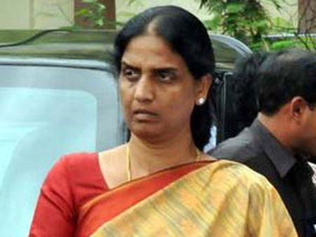 విచారణకు ఓకే: సబిత ఇంద్రారెడ్డికి సిబిఐ కోర్టు సమన్లు