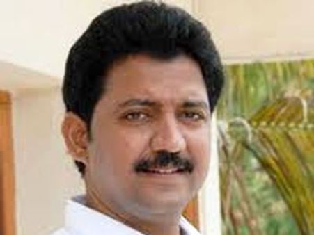వల్లభనేని వంశీ ప్రచార వాహనంపై జగన్ పార్టీ దాడి