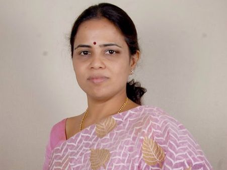 శోభా నాగిరెడ్డి గెలుపు కోసం కూతురు అఖిల రోడ్డు షో