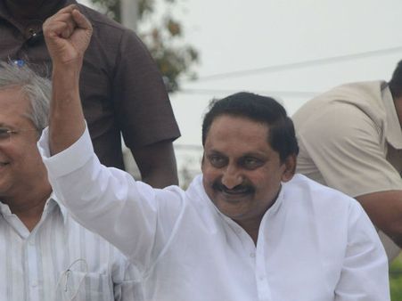 కిరణ్‌కి సొంత జిల్లాలో షాక్: జగన్ పార్టీలోకి జెఎస్పీ నేత
