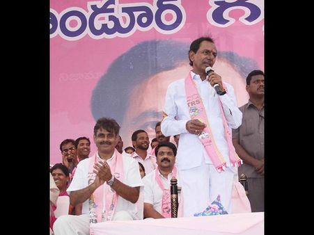 తెలంగాణలో ఎన్నిక: కెసిఆర్ మైండ్ గేమ్ ఆడారా?