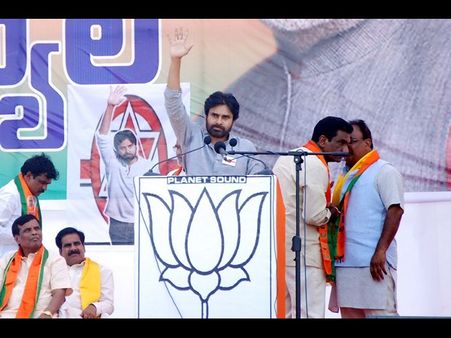 తల్లిని తిప్పుతారా, తొక్కేస్తాం: జగన్‌పై పవన్, హెచ్చరిక