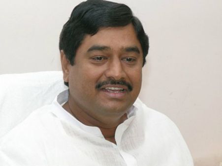 పవన్‌తో ప్రచారం ఎందుకు: ధర్మాన, జగన్‌పై జైరాం ఫైర్