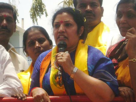 నేను ఎన్టీఆర్ కూతురిని, ఆదరించారు: పురంధేశ్వరి