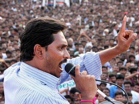 బాబులా నా వల్ల కాదు, నిలదీయండి: దులిపేసిన జగన్