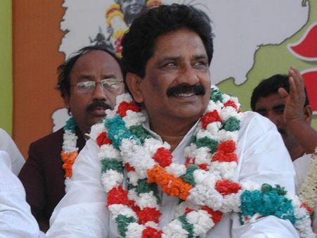 టిపై ఇక లాభంలేదు, విజయమ్మ వద్దనే: సబ్బం వివరణ