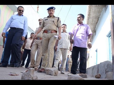పాతబస్తీలో నాటుబాంబు పేలుడు (పిక్చర్స్)