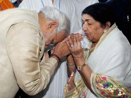 కాంగ్రెస్ కోపానికి గురయ్యారు: లతా మంగేష్కర్‌పై మోడీ