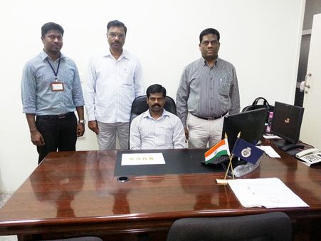 బురఖా కింద అరకిలో బంగారంతో పట్టుబడిన జీనత్