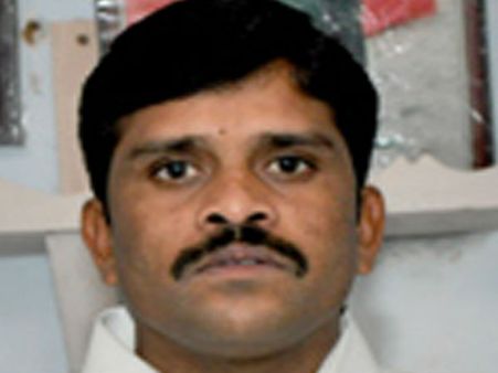 కారం కొట్టి సాంబశివుడు సోదరుడి హత్య, నయీం పైనే..