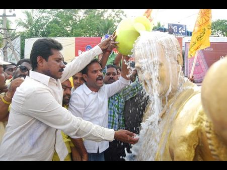 ఎన్టీఆర్‌కి అభిషేకం, సీన్‌రివర్స్‌తో బాబు హ్యాపీ (పిక్చర్స్)