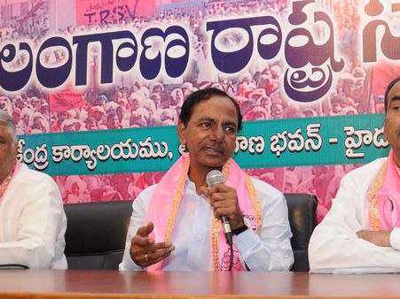 గజ్వెల్ మున్సిపల్ రసవత్తరం: కెసిఆర్ గెలిస్తే పోటాపోటీ