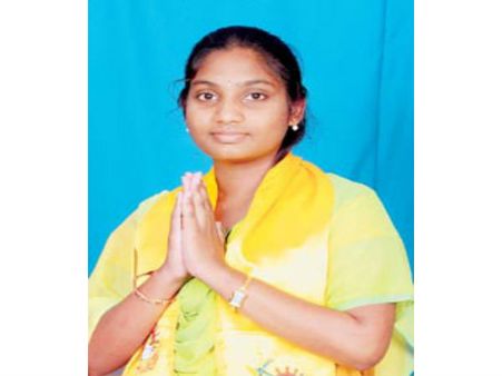 ప్రాదేశికంలో 22 ఏళ్ల బిటెక్ విద్యార్థిని రోజా హవా