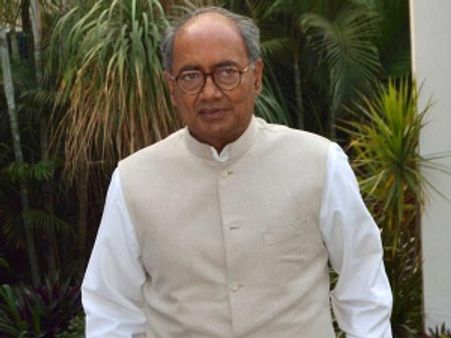 టిలో మేమే, సీమాంధ్రపై ఆశల్లేవు: డిగ్గీ, మోడీపై ధ్వజం