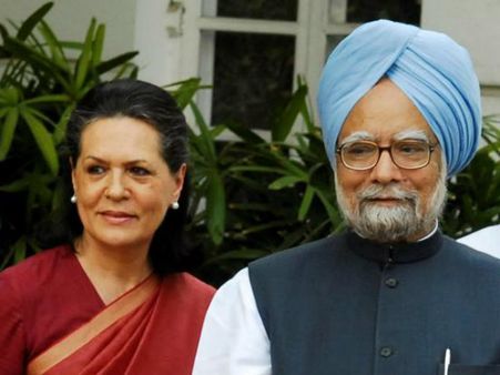 మన్మోహన్‌కు సోనియా విందు, బాసట: దిగ్విజయ్ ధీమా