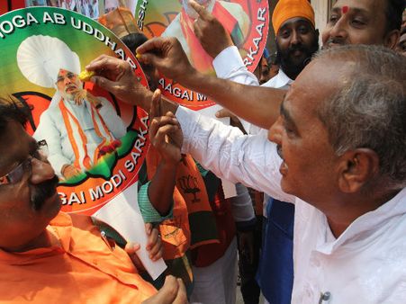 లైవ్: వెలిగిన 'చంద్రులు': జగన్ కొంతే, చిరు, కిరణ్ జీరో