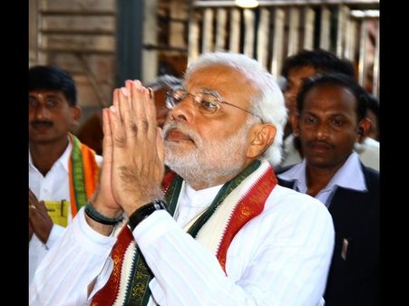 మోడీ హవాతో వారు చిత్తు: నిలబడ్డ జయ, దీదీ, కెసిఆర్