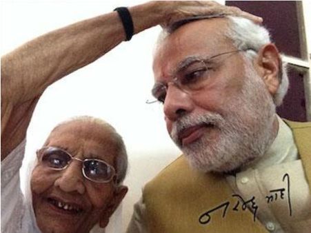 నాదే బాధ్యత: మోడీ విన్‌పై రాహుల్, సోనియా గ్రీటింగ్స్