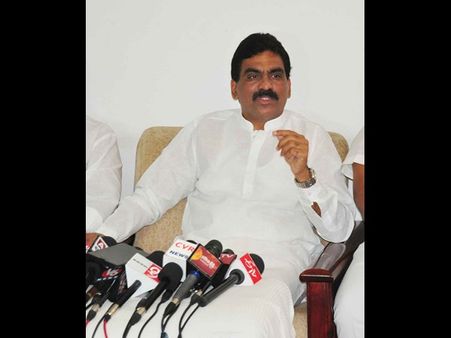 తిరుగులేని లగడపాటి ఎగ్జిట్ పోల్స్: మరోసారి హిట్