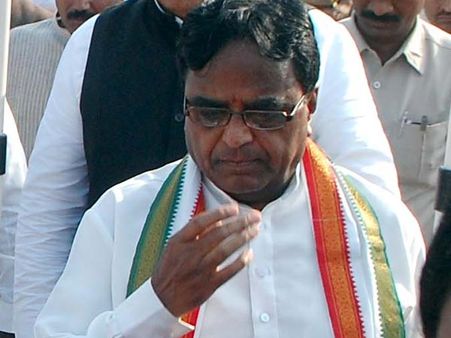 మీరంటే మీరు: తెలంగాణ కాంగ్రెస్‌లో విభేదాలు వీధికి