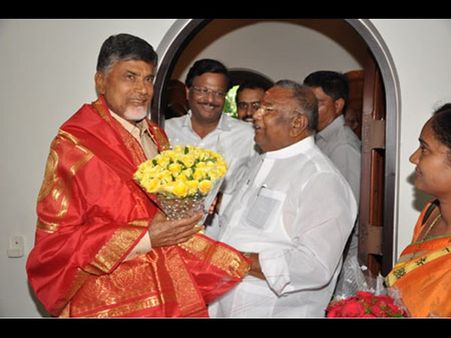బాబు వద్దకి క్యూ: గంటా, ఎర్రబెల్లి నవ్వారు(పిక్చర్స్)