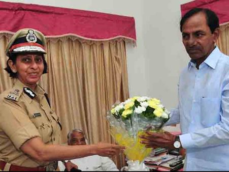 డిజిపిలు: ఎపికి ప్రసాదరావు, టీకి అరుణ బహుగుణ?