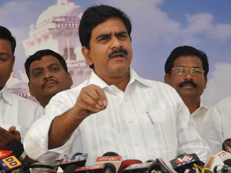 విజయమ్మను ఓడించినా మారలేదు: జగన్‌పై దేవినేని
