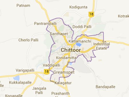 రాళ్లదాడి: ఎర్రచందనం సగ్మర్లపై పోలీసుల కాల్పులు