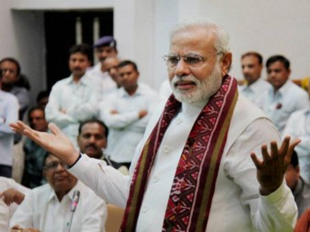 ప్రధానిగా మోడీ వేతనం 1.6 లక్షలు, తల్లి గిఫ్ట్ రూ.101