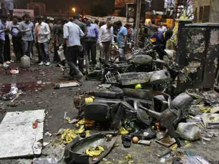 దిల్‌షుక్‌నగర్ పేలుళ్లు: హైదరాబాద్ కోర్టుకు నిందితులు