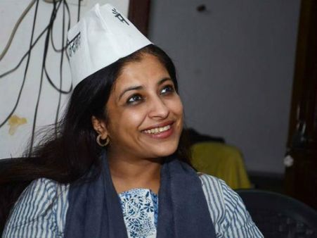 కేజ్రివాల్‌కు షాక్: ఆప్‌కు షాజియా ఇల్మీ, గోపీనాథ్ రిజైన్