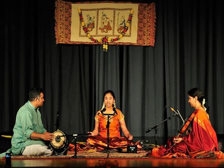 అలరించిన అలేఖ్య సంగీత ప్రదర్శన