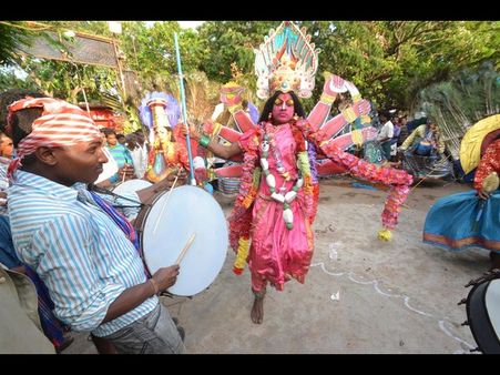 గంగమ్మ జాతర వైభవం: కళాకారుల నృత్యాలు(పిక్చర్స్)