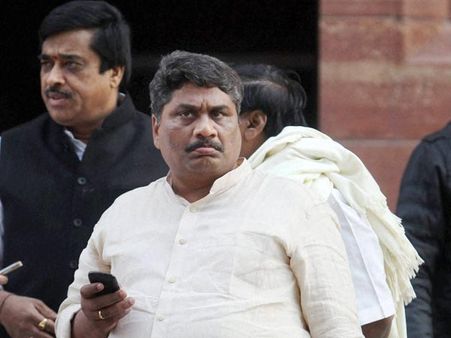 విజయవాడ, గుంటూరు మధ్య రాజధాని: మోదుగుల