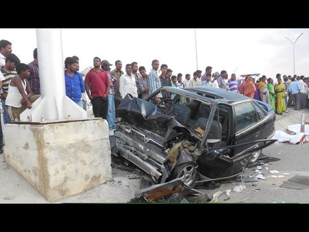 మృత్యు మార్గం: ఔటర్‌పై మృతులు వీరే (పిక్చర్స్)