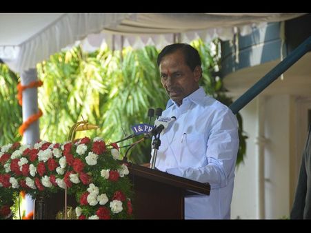 నా కల: కెసిఆర్, బాగా చేశారని కలెక్టర్ స్మితకు కితాబు