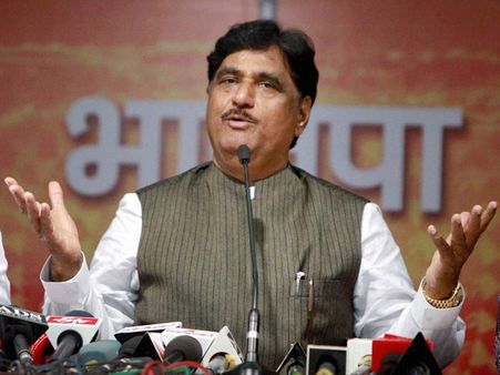 ముండే, మహాజన్ ఫ్యామిలీకి మూడంకే ముప్పు?