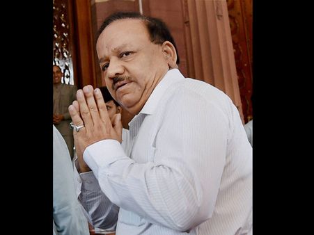 సీట్ బెల్ట్ పెట్టుకుంటే ముండే బతికేవాడు: హర్ష