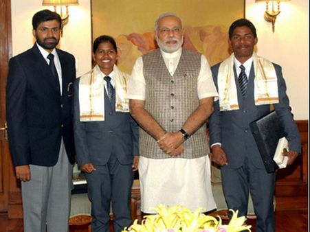 తెలుగుతేజాలు పూర్ణ, ఆనంద్‌లకు మోడీ సన్మానం