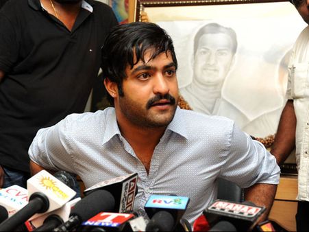 మావయ్య పిలిచారు, గర్వంగా...: నవ్వుతూ జూ ఎన్టీఆర్