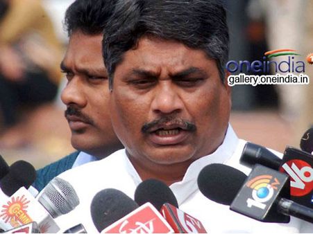 'అలగలేదు, నా ఫ్యాన్స్‌కాదు': టిడిపి వేడుకలో జై పవన్