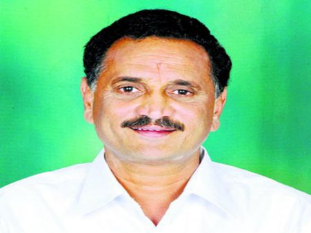 బాబుపై అసంతృప్తి: పార్టీ పదవికి బండారు రాజీనామా